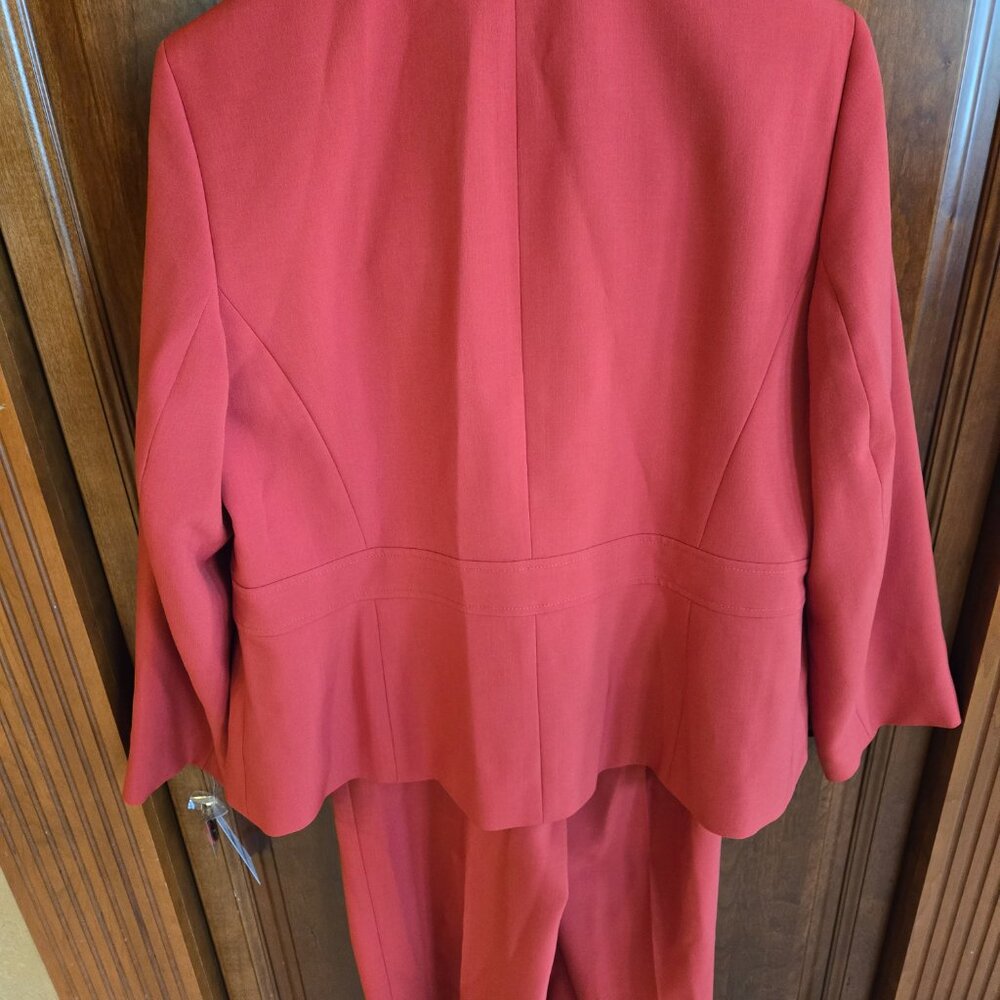 Le Suit Pant Suit- New with tags - Picture 2 of 4